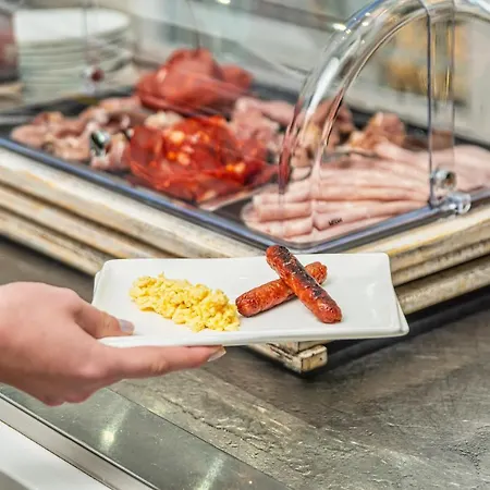 Les Jardins De L'anjou Hotel 3*