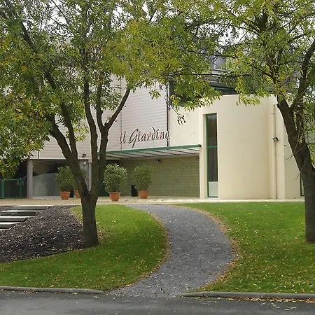 Les Jardins De L'anjou Hotel 3*