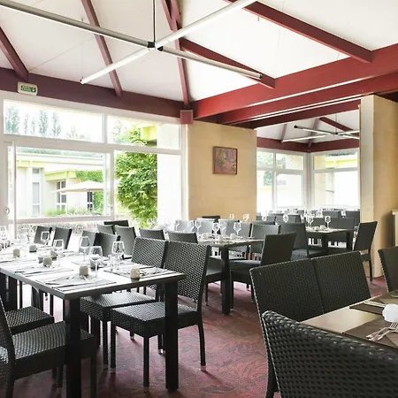 Les Jardins De L'anjou Hotell 3*