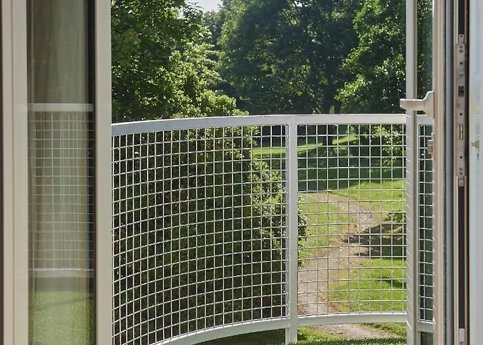 Les Jardins De L'anjou Hotel